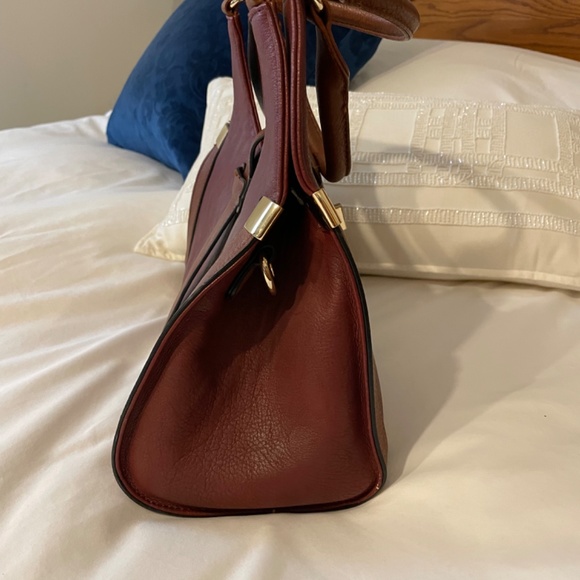 Handbag with detachable shoulder strap. Nice and Roomy, like new! - Picture 3 of 7